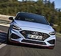 Der New Hyundai i30 N bietet mit der N DCT erstmals ein ‘nasses’ 8-Gang-Doppelkupplungsgetriebe, das sich via Paddels am Lenkrad schalten lässt, mit drei neuen N Performance-Funktionen für ein noch sportlicheres Fahrerlebnis